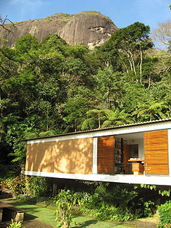 The house Elizabeth Bishop shared with Lota de Macedo Soares on the Fazenda Samambaia. (Photo by Katrina Dodson.