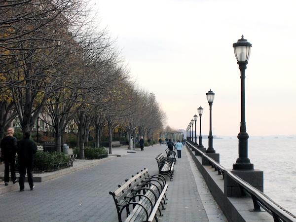The_Esplanade_in_Battery_Park_November_2003_New_York_Citylarge