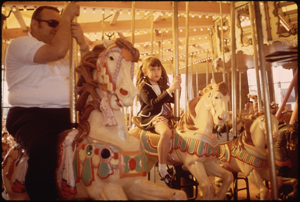 MERRY-GO-ROUND_AT_AMUSEMENT_PARK_-_NARA_-_543213