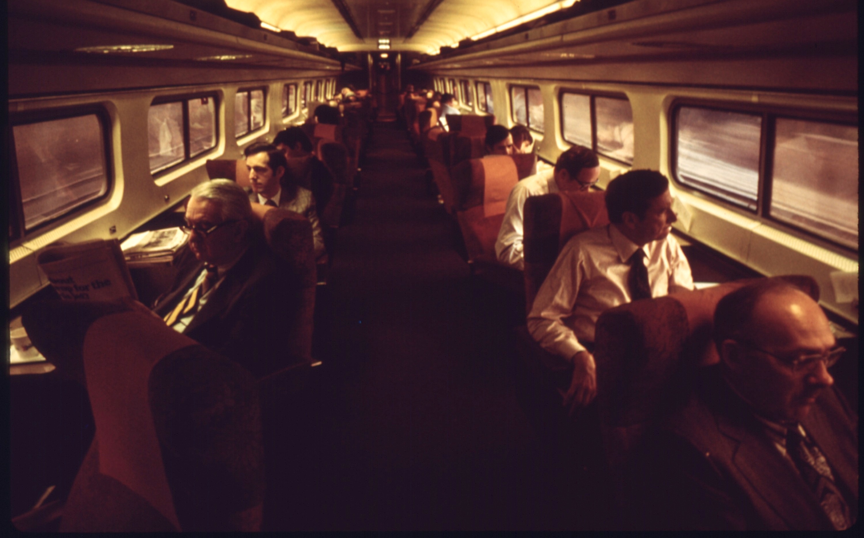 PASSENGERS_ON_ONE_OF_THE_AMTRAK_METROLINER_TRAINS_WHICH_RUN_BETWEEN_WASHINGTON,_DISTRICT_OF_COLUMBIA,_AND_NEW_YORK..._-_NARA_-_556656