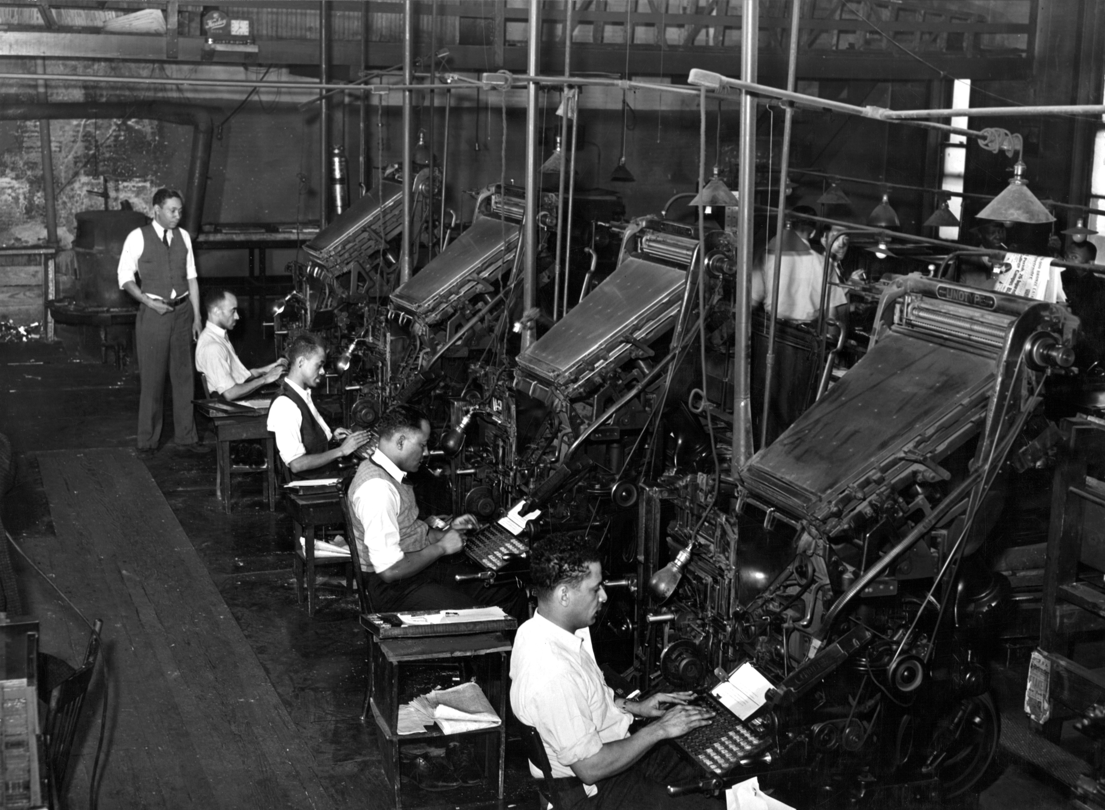 Russell_Lee_Linotype_operators_of_the_Chicago_Defender_1941