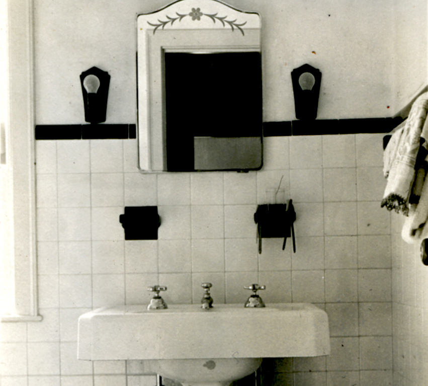 1930s_bathroom