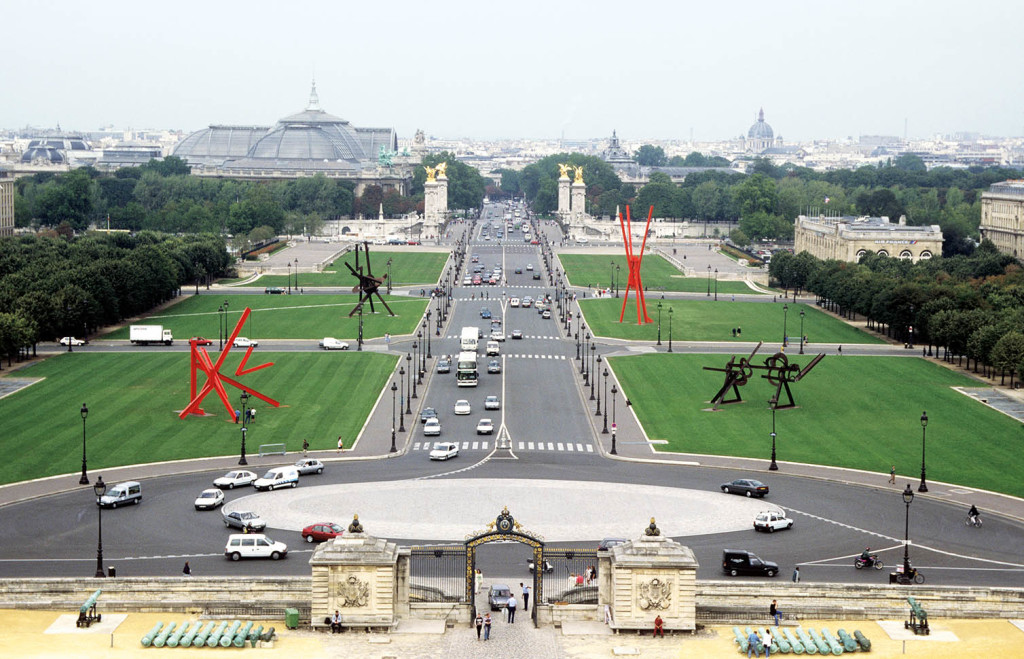 Mark di Suvero, citywide exhibition view in Paris, 1997. From left: Are Years What? (For Marianne Moore), 1967, Hirshhorn Museum and Sculpture Garden, Washington, D.C.; Joseph H. Hirshhorn Purchase Fund and Gift of the Institute of Scrap Recycling Industries, by exchange, 1999; Galileo, 1996, Daimler Art Collection, Berlin; Joie di Vivre, 1997, Collection of Brookfield Charitable Foundation, New York; Gift of Agnes Gund; Mozart’s Birthday, 1989, Storm King Art Center, Mountainville, NY: Gift of Maurice Cohen and Margo Cohen. Photo: George Bellamy.