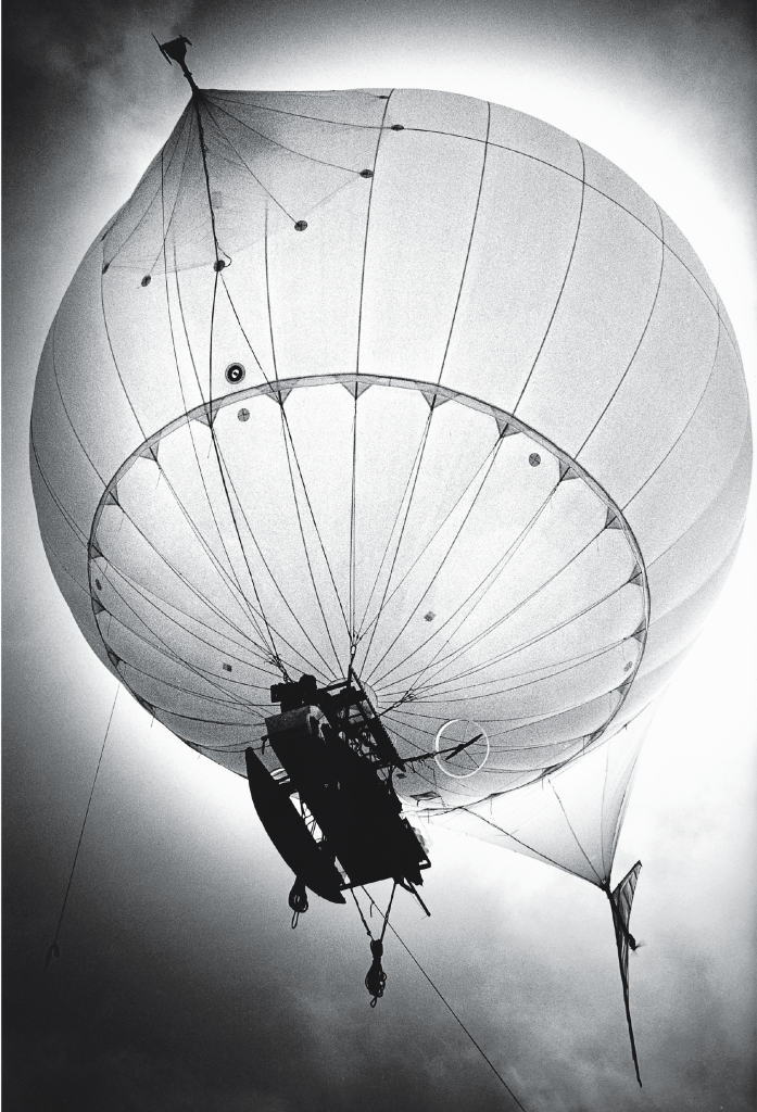 Lena Herzog, Airship, 2004.