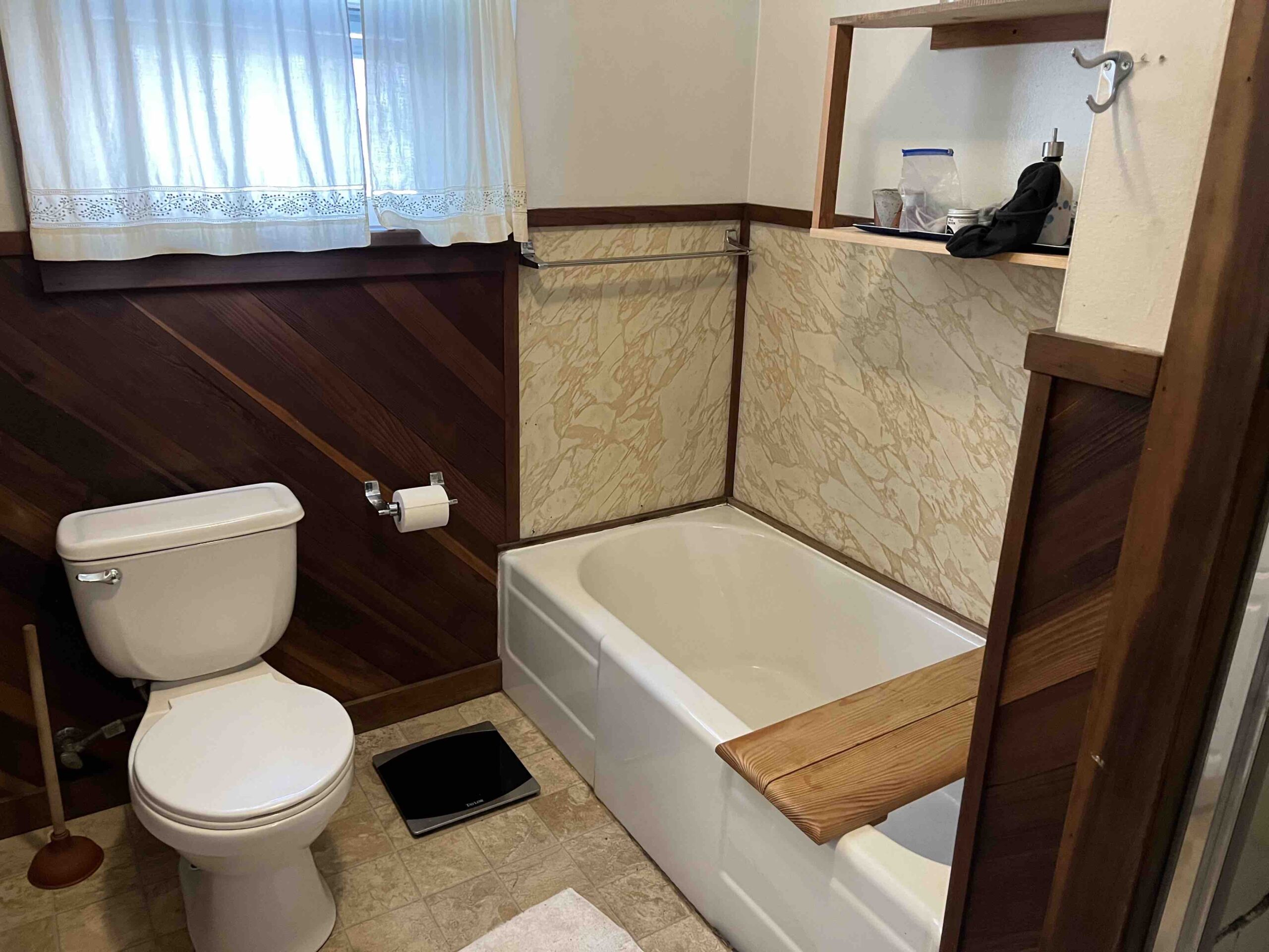 Help! How would you fix this ugly rental bathroom? : r/femalelivingspace