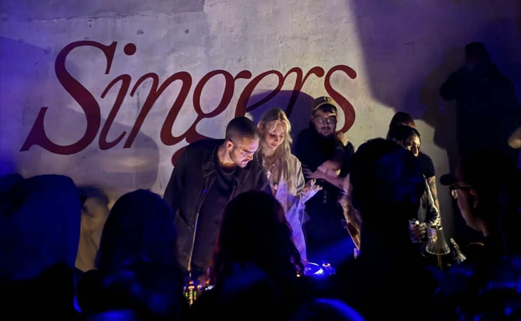 Grimes’s Secret Show at Singers